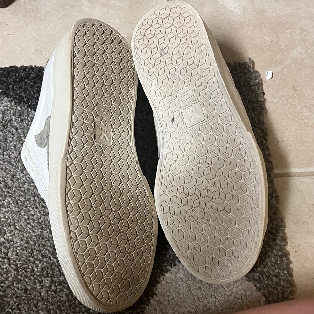 Campo Bicolor Leather Low-Top Sneakers - Picture 4 of 5